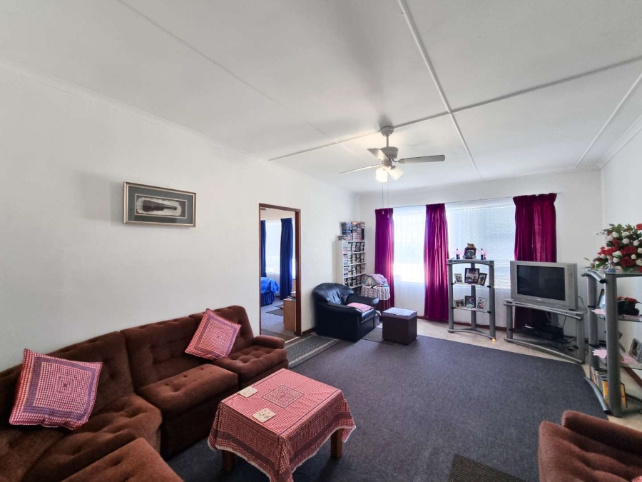 3 Bedroom Property for Sale in Sandbaai Western Cape